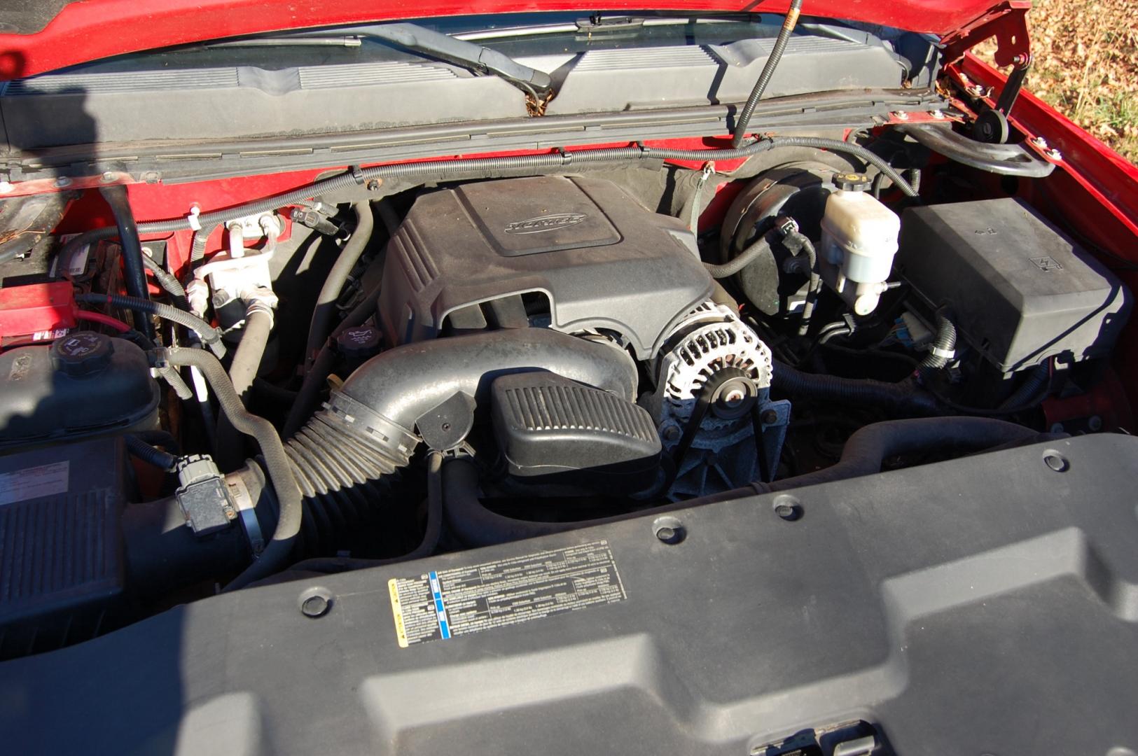 2010 RED /Black Cloth Chevrolet Silverado 1500 LT1 (1GCSKSE3XAZ) with an 5.3L V8 OHV 16V FFV engine, Automatic transmission transmission, located at 6528 Lower York Road, New Hope, PA, 18938, (215) 862-9555, 40.358707, -74.977882 - Here for sale is a very nice 2010 Chevrolet Silverado 1500 extended cab with a Z71 package. Under the hood is a strong running 5.3 liter V8 which puts power to 2 or 4 wheels via a smooth shifting automatic transmission. Features include; Black cloth interior, keyless entry, 2 remotes, 3 keys, cru - Photo#24